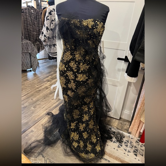 Marchesa black and gold beaded formal gown with tulle train and detail s14 NWT - Picture 1 of 6
